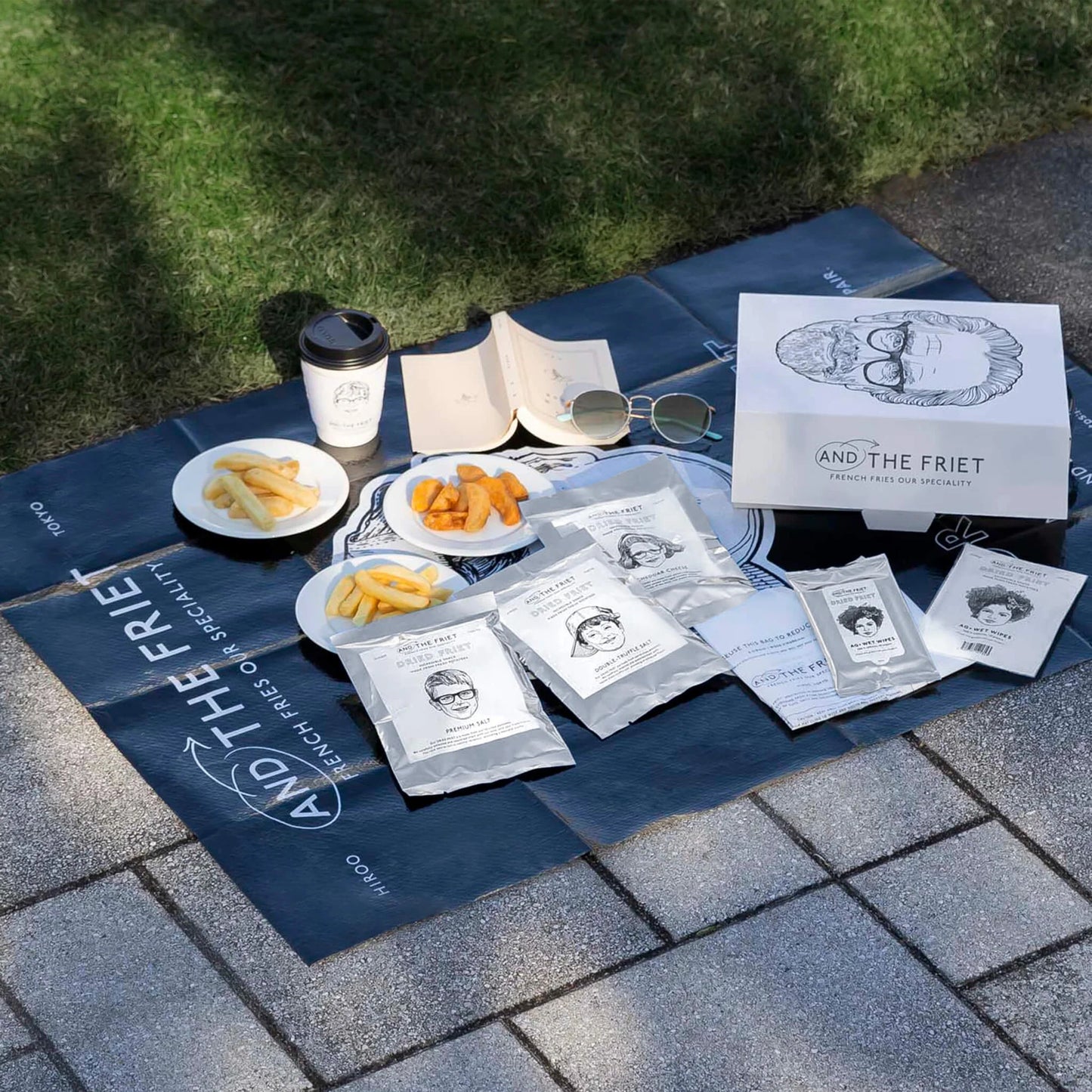 AND THE FRIET PICNIC MAT <BOY-TRUFFLE>