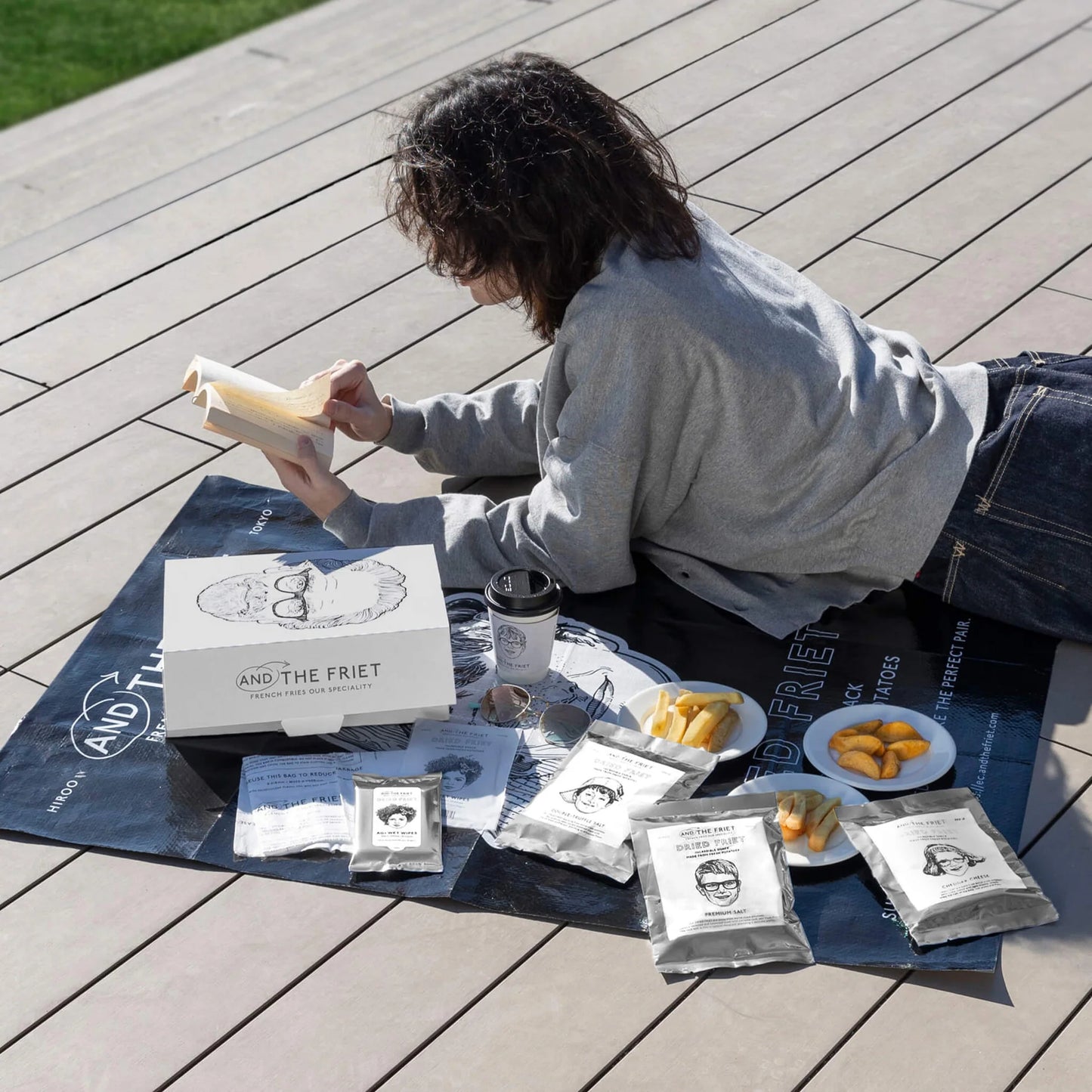 AND THE FRIET PICNIC MAT <BOY-TRUFFLE>