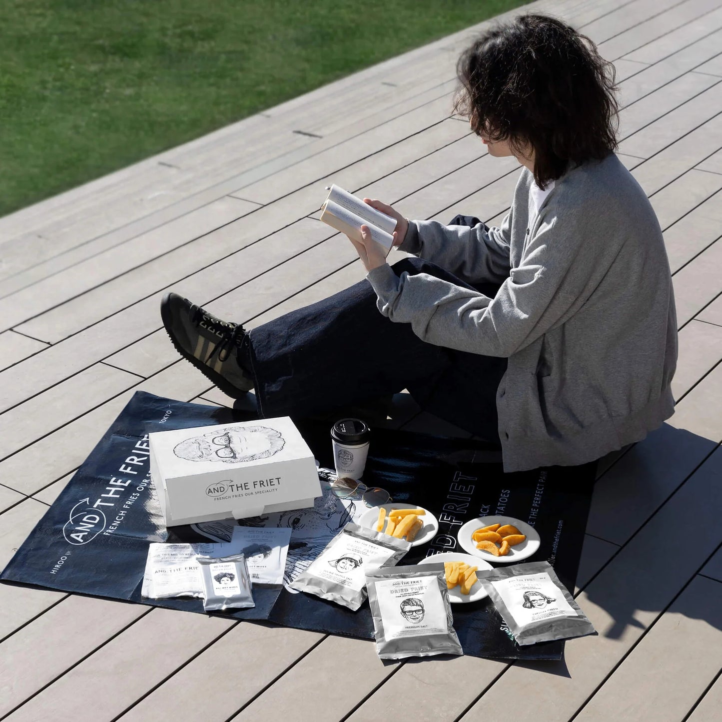 AND THE FRIET PICNIC MAT <BOY-TRUFFLE>